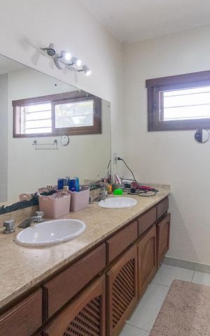 Casa à venda com 400m², 3 quartos e 3 vagasBanheiro da Suíte