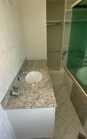 Apartamento à venda com 154m², 3 quartos e 2 vagas Apartamento à venda com 154m², 3 quartos e 2 vagasBanheiro da Suíte 2