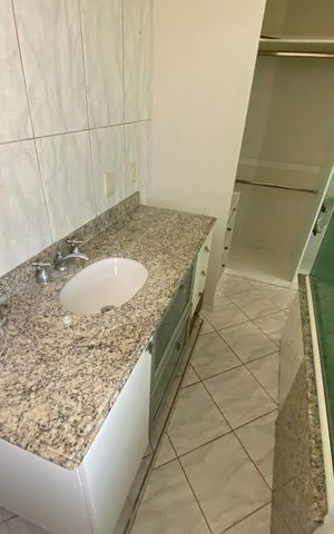Apartamento à venda com 154m², 3 quartos e 2 vagas Apartamento à venda com 154m², 3 quartos e 2 vagasBanheiro da Suíte 2