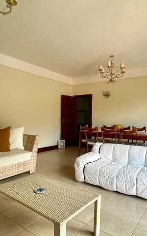 Casa de condomínio à venda com 405m², 6 quartos e 6 vagas Casa de condomínio à venda com 405m², 6 quartos e 6 vagasSala