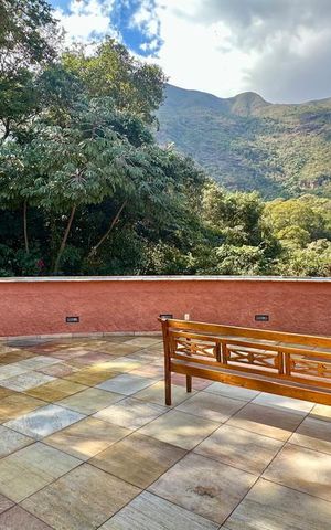 Casa de condomínio à venda com 405m², 6 quartos e 6 vagas Casa de condomínio à venda com 405m², 6 quartos e 6 vagasMirante