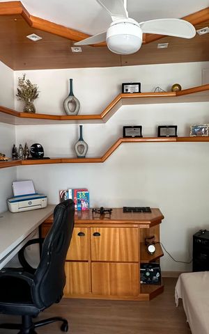 Apartamento à venda com 304m², 3 quartos e 3 vagas Apartamento à venda com 304m², 3 quartos e 3 vagasEscritório