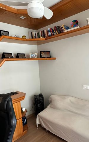 Apartamento à venda com 304m², 3 quartos e 3 vagas Apartamento à venda com 304m², 3 quartos e 3 vagasEscritório