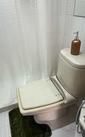 Apartamento à venda com 304m², 3 quartos e 3 vagas Apartamento à venda com 304m², 3 quartos e 3 vagasBanheiro de serviço