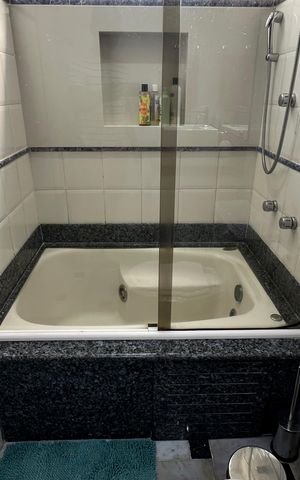 Apartamento à venda com 304m², 3 quartos e 3 vagas Apartamento à venda com 304m², 3 quartos e 3 vagasBanheiro quarto 2