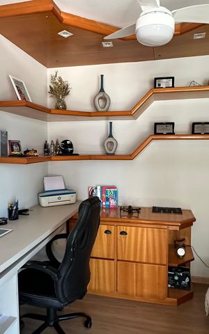 Apartamento à venda com 304m², 3 quartos e 3 vagas Apartamento à venda com 304m², 3 quartos e 3 vagasEscritório