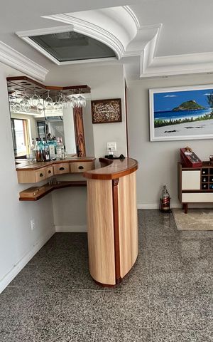 Apartamento à venda com 304m², 3 quartos e 3 vagas Apartamento à venda com 304m², 3 quartos e 3 vagasSala