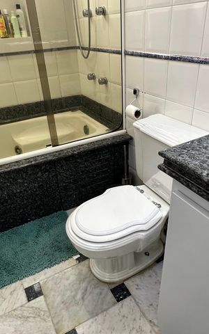 Apartamento à venda com 304m², 3 quartos e 3 vagas Apartamento à venda com 304m², 3 quartos e 3 vagasBanheiro quarto 2