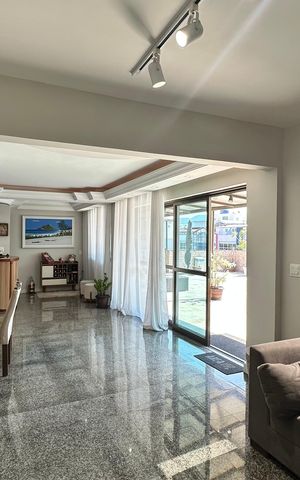 Apartamento à venda com 304m², 3 quartos e 3 vagas Apartamento à venda com 304m², 3 quartos e 3 vagasSala
