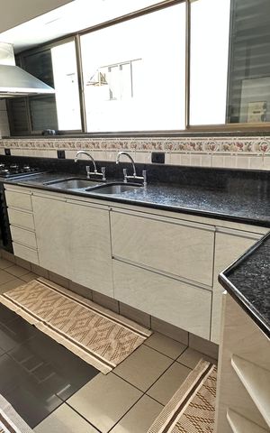 Apartamento à venda com 304m², 3 quartos e 3 vagas Apartamento à venda com 304m², 3 quartos e 3 vagasCozinha