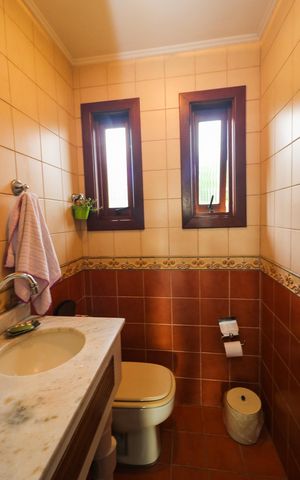Casa à venda com 287m², 3 quartos e 4 vagas Casa à venda com 287m², 3 quartos e 4 vagasLavabo
