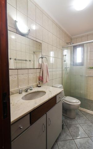 Casa à venda com 287m², 3 quartos e 4 vagas Casa à venda com 287m², 3 quartos e 4 vagasBanheiro Social
