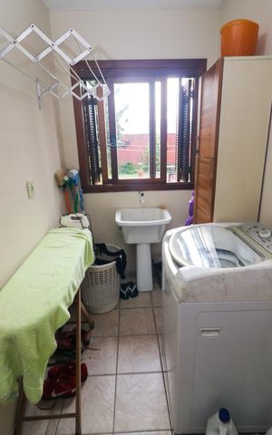 Casa à venda com 287m², 3 quartos e 4 vagas Casa à venda com 287m², 3 quartos e 4 vagasÁrea de Serviço
