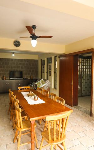 Casa à venda com 287m², 3 quartos e 4 vagas Casa à venda com 287m², 3 quartos e 4 vagasÁrea Externa