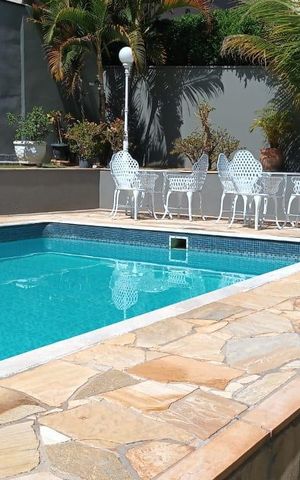 Casa de condomínio para alugar com 336m², 4 quartos e 4 vagas Casa de condomínio para alugar com 336m², 4 quartos e 4 vagasÁrea Externa
