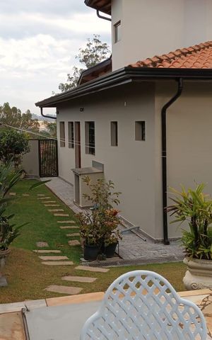 Casa de condomínio para alugar com 336m², 4 quartos e 4 vagas Casa de condomínio para alugar com 336m², 4 quartos e 4 vagasÁrea Externa