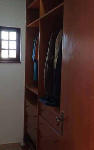 Casa de condomínio para alugar com 336m², 4 quartos e 4 vagas Casa de condomínio para alugar com 336m², 4 quartos e 4 vagasCloset