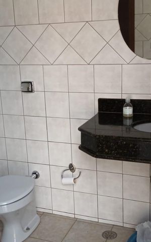 Casa de condomínio para alugar com 336m², 4 quartos e 4 vagas Casa de condomínio para alugar com 336m², 4 quartos e 4 vagasBanheiro 2