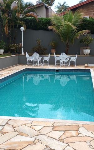 Casa de condomínio para alugar com 336m², 4 quartos e 4 vagas Casa de condomínio para alugar com 336m², 4 quartos e 4 vagasÁrea Externa