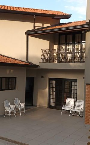 Casa de condomínio para alugar com 336m², 4 quartos e 4 vagas