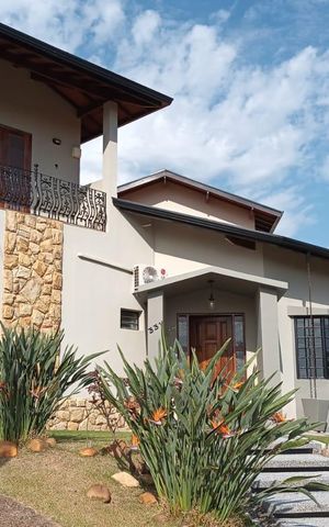 Casa de condomínio para alugar com 336m², 4 quartos e 4 vagas Casa de condomínio para alugar com 336m², 4 quartos e 4 vagasFachada
