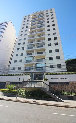 Apartamento à venda com 220m², 3 quartos e 2 vagasFachada