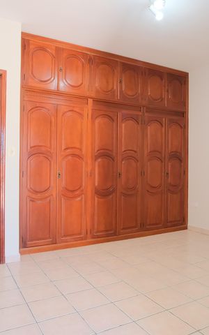 Casa à venda com 200m², 3 quartos e 2 vagasSuíte