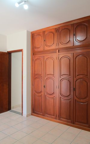 Casa à venda com 200m², 3 quartos e 2 vagasSuíte
