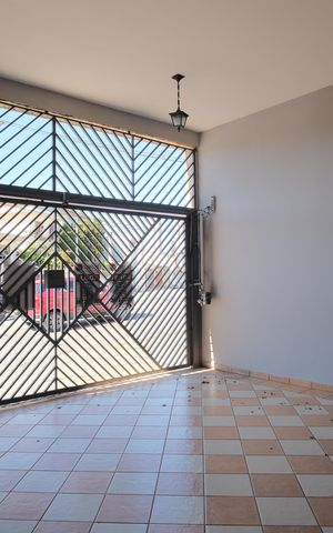 Casa à venda com 200m², 3 quartos e 2 vagasGaragem