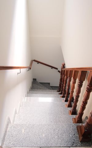Casa à venda com 200m², 3 quartos e 2 vagasEscada