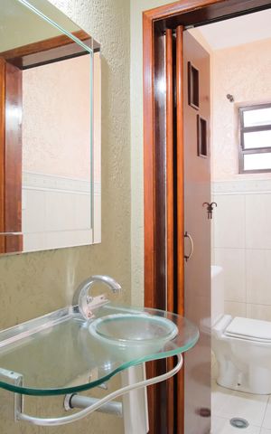 Casa à venda com 200m², 3 quartos e 2 vagasLavabo