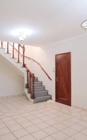 Casa à venda com 200m², 3 quartos e 2 vagasSala