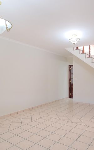 Casa à venda com 200m², 3 quartos e 2 vagasSala