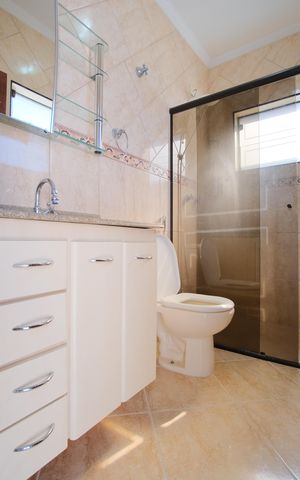 Casa à venda com 200m², 3 quartos e 2 vagasBanheiro da Suíte