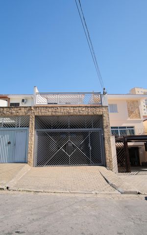 Casa à venda com 200m², 3 quartos e 2 vagasFachada