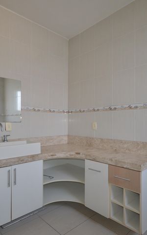 Casa à venda com 100m², 2 quartos e 2 vagasBanheiro da Suíte