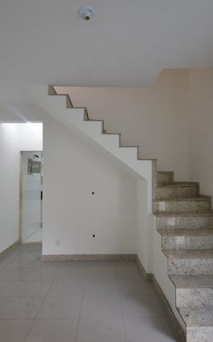 Casa à venda com 100m², 2 quartos e 2 vagasSala