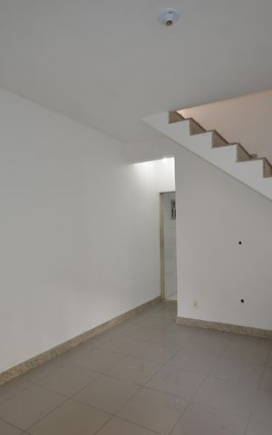 Casa à venda com 100m², 2 quartos e 2 vagasSala