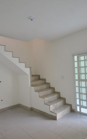 Casa à venda com 100m², 2 quartos e 2 vagasSala