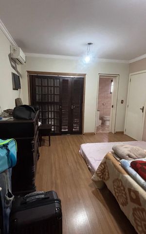 Casa à venda com 249m², 4 quartos e 5 vagas Casa à venda com 249m², 4 quartos e 5 vagasSuíte