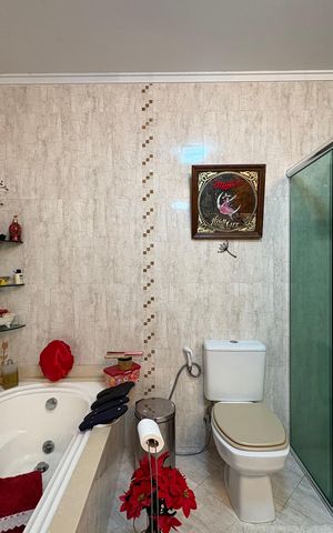 Apartamento à venda com 467m², 4 quartos e 3 vagasBanheiro da Suíte 4