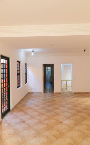 Casa à venda com 257m², 3 quartos e 2 vagas Casa à venda com 257m², 3 quartos e 2 vagasSala