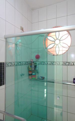 Casa à venda com 208m², 3 quartos e 2 vagasBanheiro