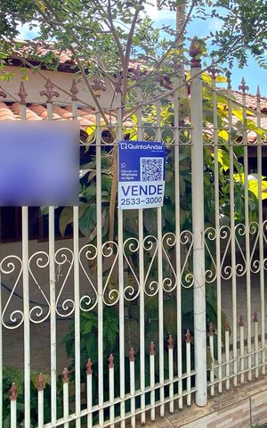 Casa à venda com 208m², 3 quartos e 2 vagas Casa à venda com 208m², 3 quartos e 2 vagasPlaca instalada