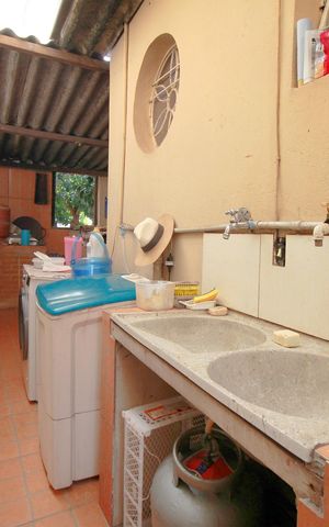 Casa à venda com 208m², 3 quartos e 2 vagasÁrea de Serviço