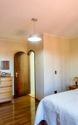 Casa à venda com 183m², 3 quartos e 2 vagas Casa à venda com 183m², 3 quartos e 2 vagasSuíte
