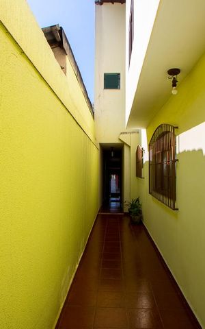 Casa à venda com 183m², 3 quartos e 2 vagas Casa à venda com 183m², 3 quartos e 2 vagasCorredor