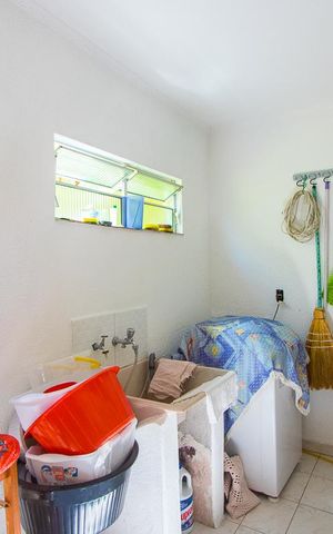 Casa à venda com 183m², 3 quartos e 2 vagas Casa à venda com 183m², 3 quartos e 2 vagasÁrea de serviço