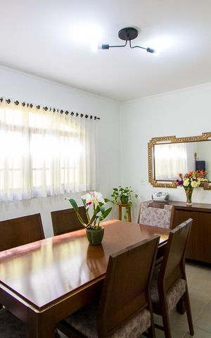Casa à venda com 183m², 3 quartos e 2 vagas Casa à venda com 183m², 3 quartos e 2 vagasCopa