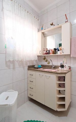 Casa à venda com 130m², 3 quartos e 1 vagaBanheiro